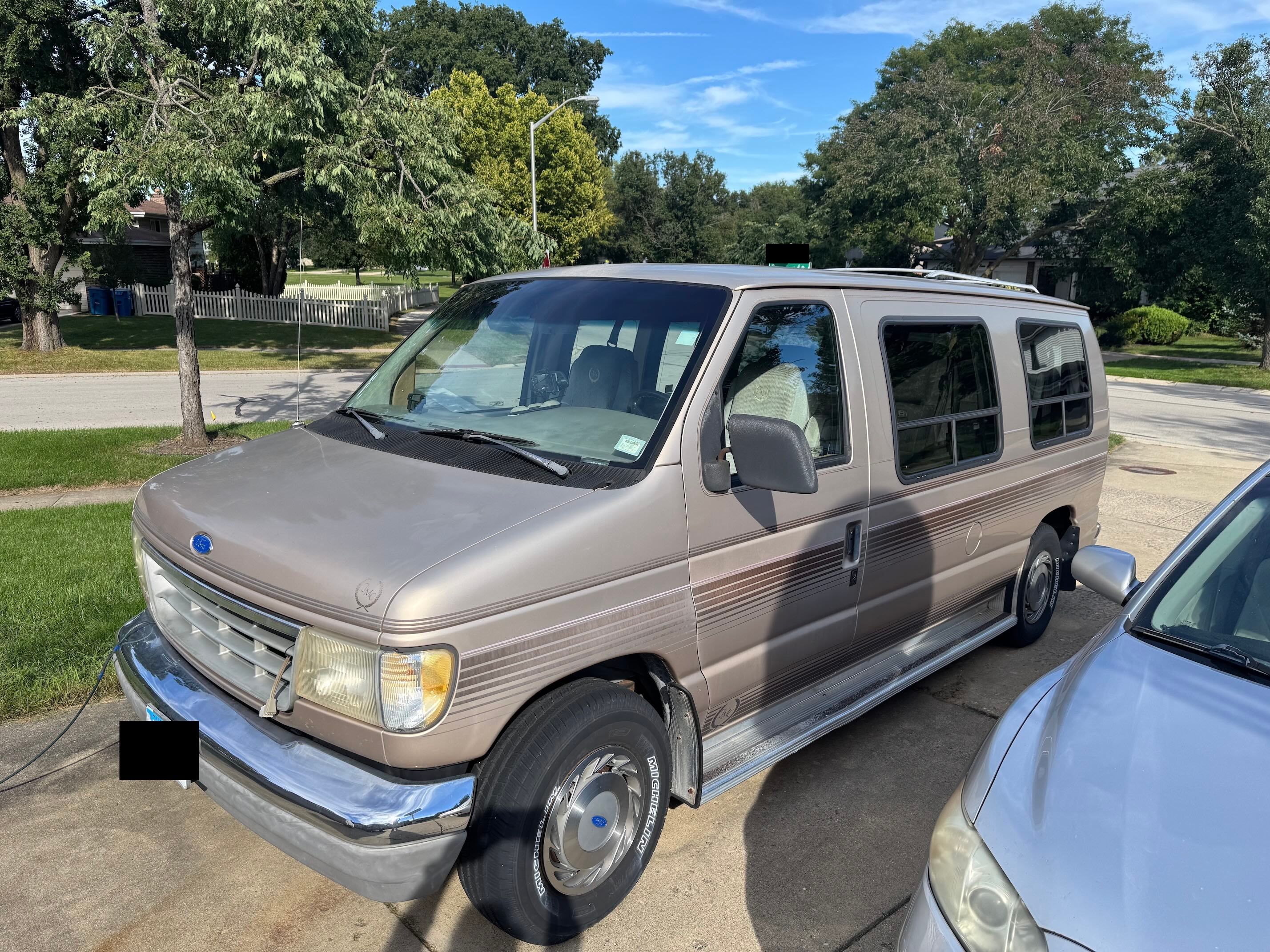 Used 1993 Ford E-150 and Econoline 150 RWD image 1