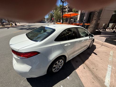 Used 2020 Toyota Corolla LE FWD image 1