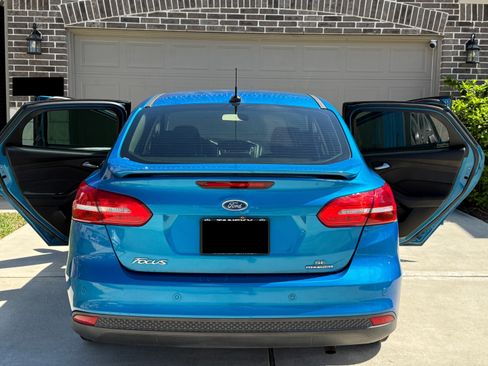 Used 2015 Ford Focus SE w/ Equipment Group 201A image 4