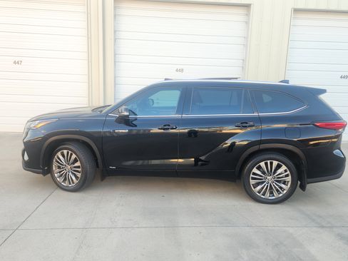 Used 2021 Toyota Highlander Platinum image 9