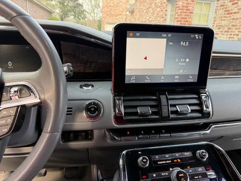 Used 2018 Lincoln Navigator L Reserve image 10