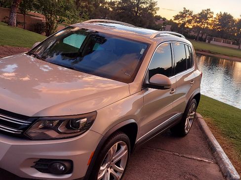 Used 2012 Volkswagen Tiguan SEL image 1