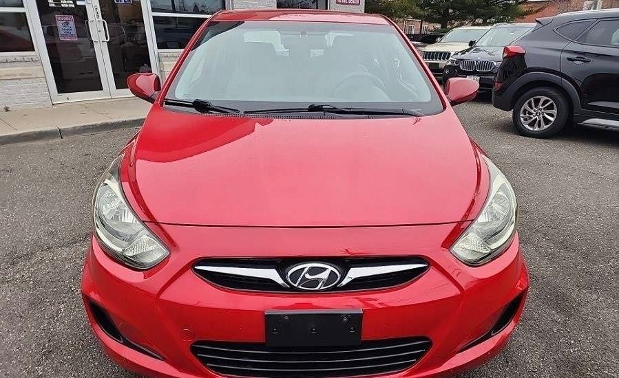 Used 2012 Hyundai Accent GLS FWD image 9