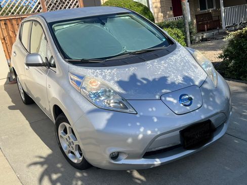 Used 2012 Nissan Leaf SL FWD image 4