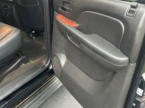 Used 2013 Chevrolet Avalanche LS w/ All-Star Edition image 27