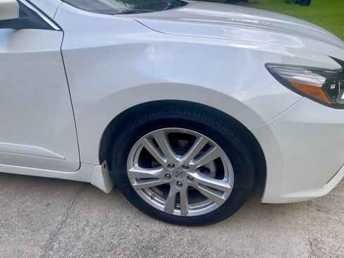 Used 2016 Nissan Altima 3.5 SL w/ 3.5 Technology Package FWD image 2