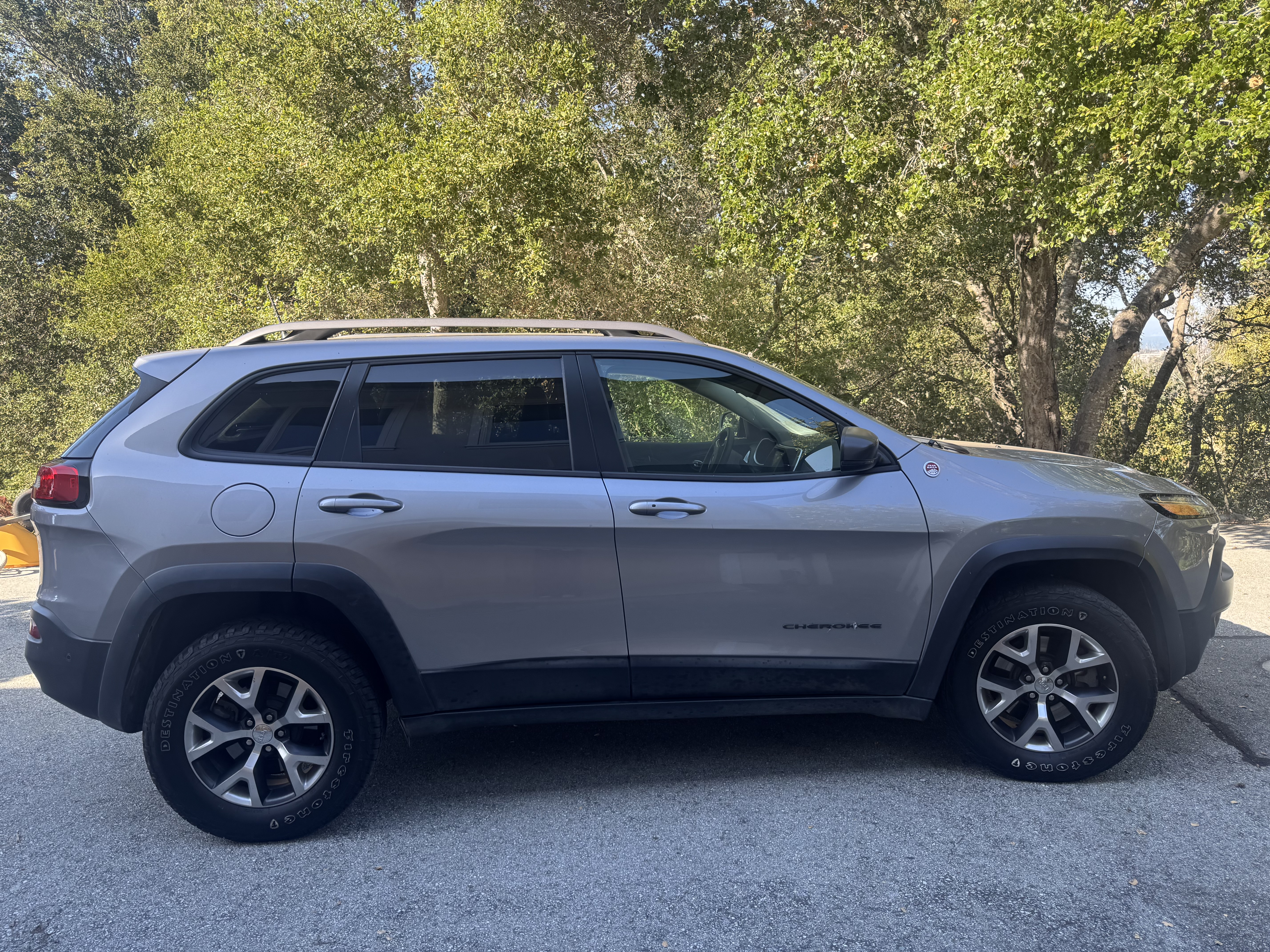 Used 2016 Jeep Cherokee Trailhawk w/ Comfort/Convenience Group AWD/4WD image 8