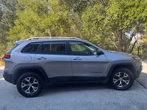 Used 2016 Jeep Cherokee Trailhawk w/ Comfort/Convenience Group AWD/4WD image 8