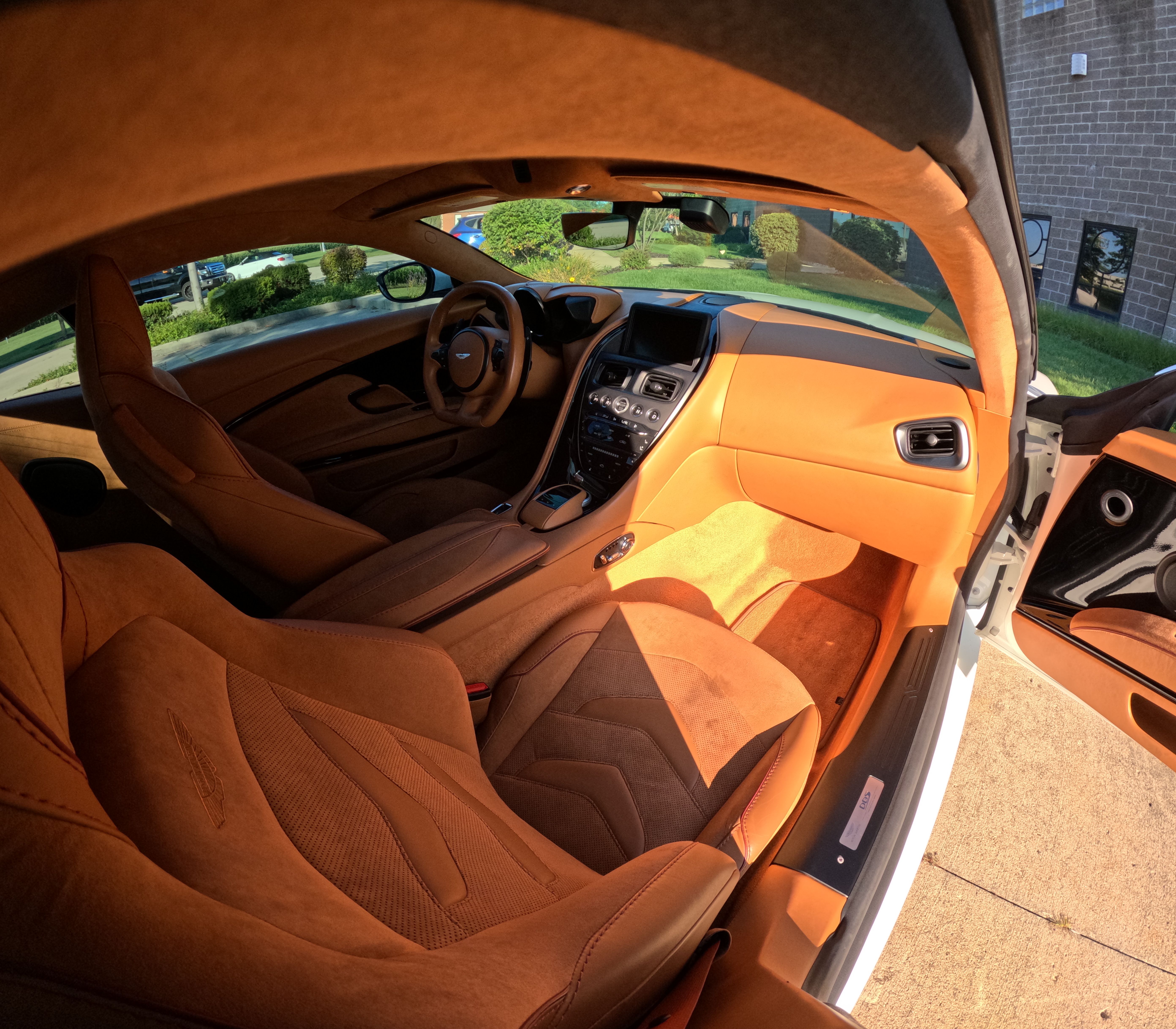 Used 2022 Aston Martin DBS Superleggera RWD image 6