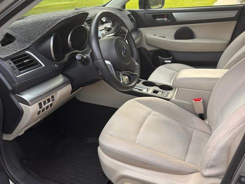 Used 2018 Subaru Outback 2.5i Premium AWD/4WD image 5