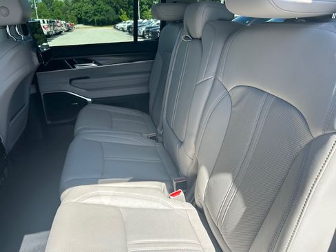 Used 2023 Jeep Wagoneer Series III w/ Premium Group I image 5