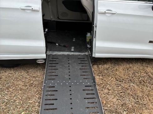 Used 2021 Chrysler Voyager Lxi image 8