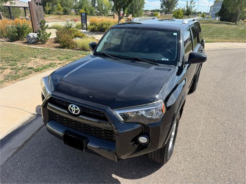 Used 2015 Toyota 4Runner SR5 AWD/4WD image 10