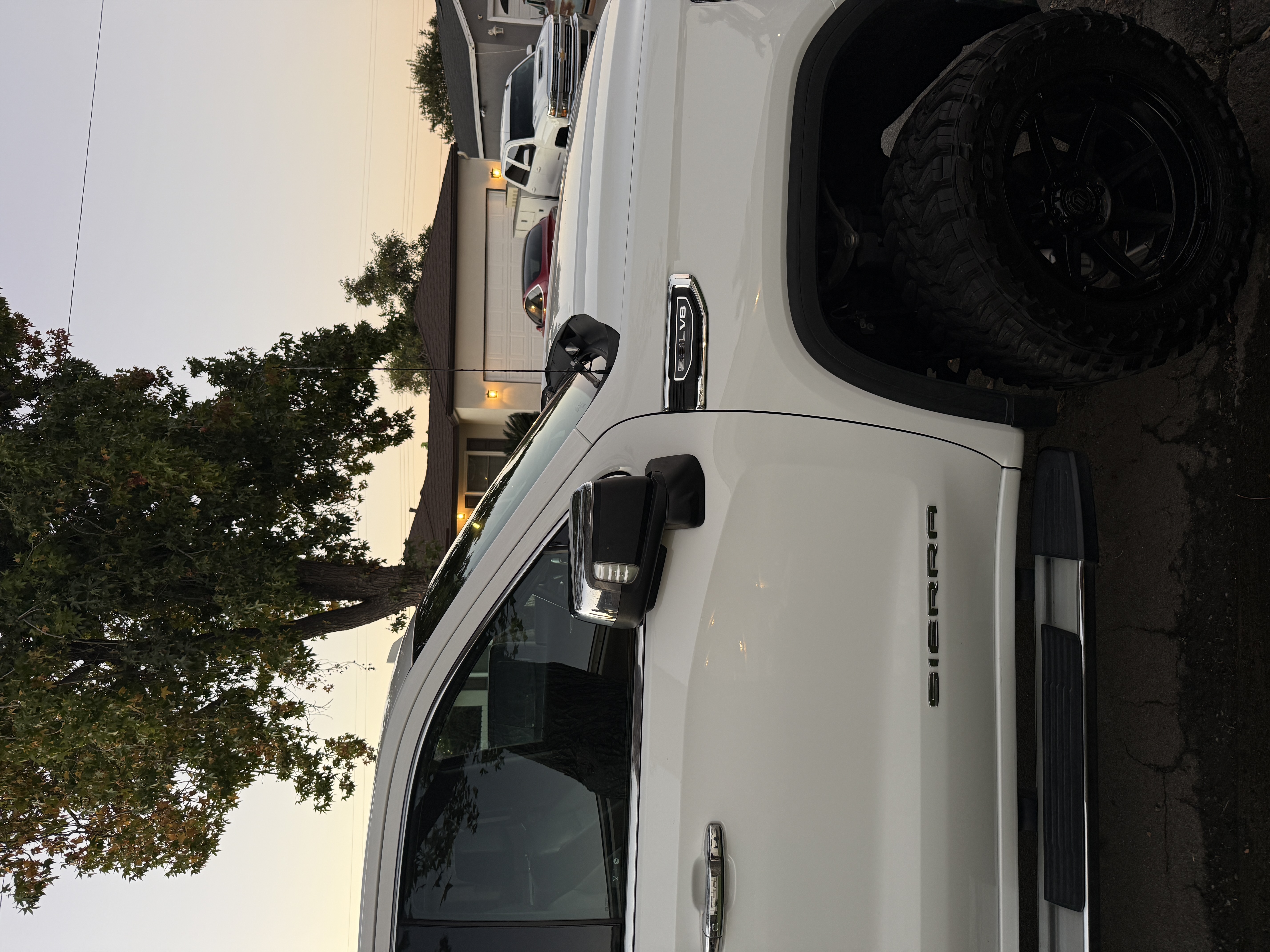 Used 2021 GMC Sierra 1500 SLT w/ SLT Premium Package AWD/4WD image 11