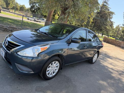 Used 2016 Nissan Versa S FWD image 5