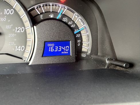 Used 2014 Toyota Camry SE image 2