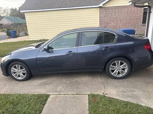 Used 2011 INFINITI G37 Journey w/ Premium Pkg RWD image 2