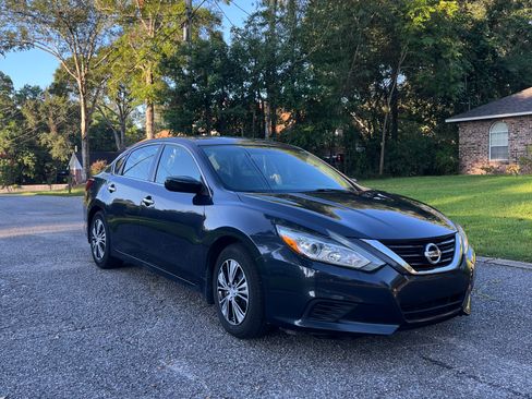 Used 2018 Nissan Altima 2.5 S w/ S Convenience Package FWD image 10