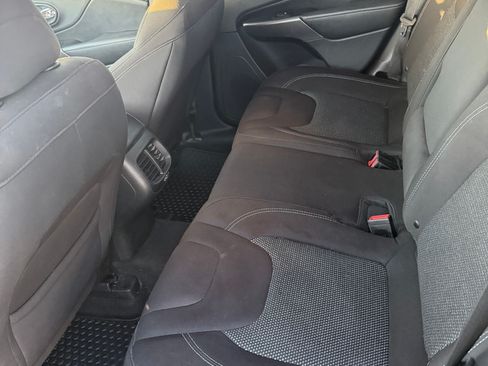 Used 2019 Jeep Cherokee Latitude w/ Cold Weather Group image 8