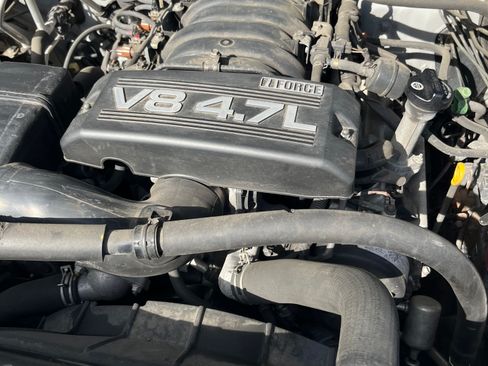 Used 2005 Toyota Sequoia SR5 AWD/4WD image 18