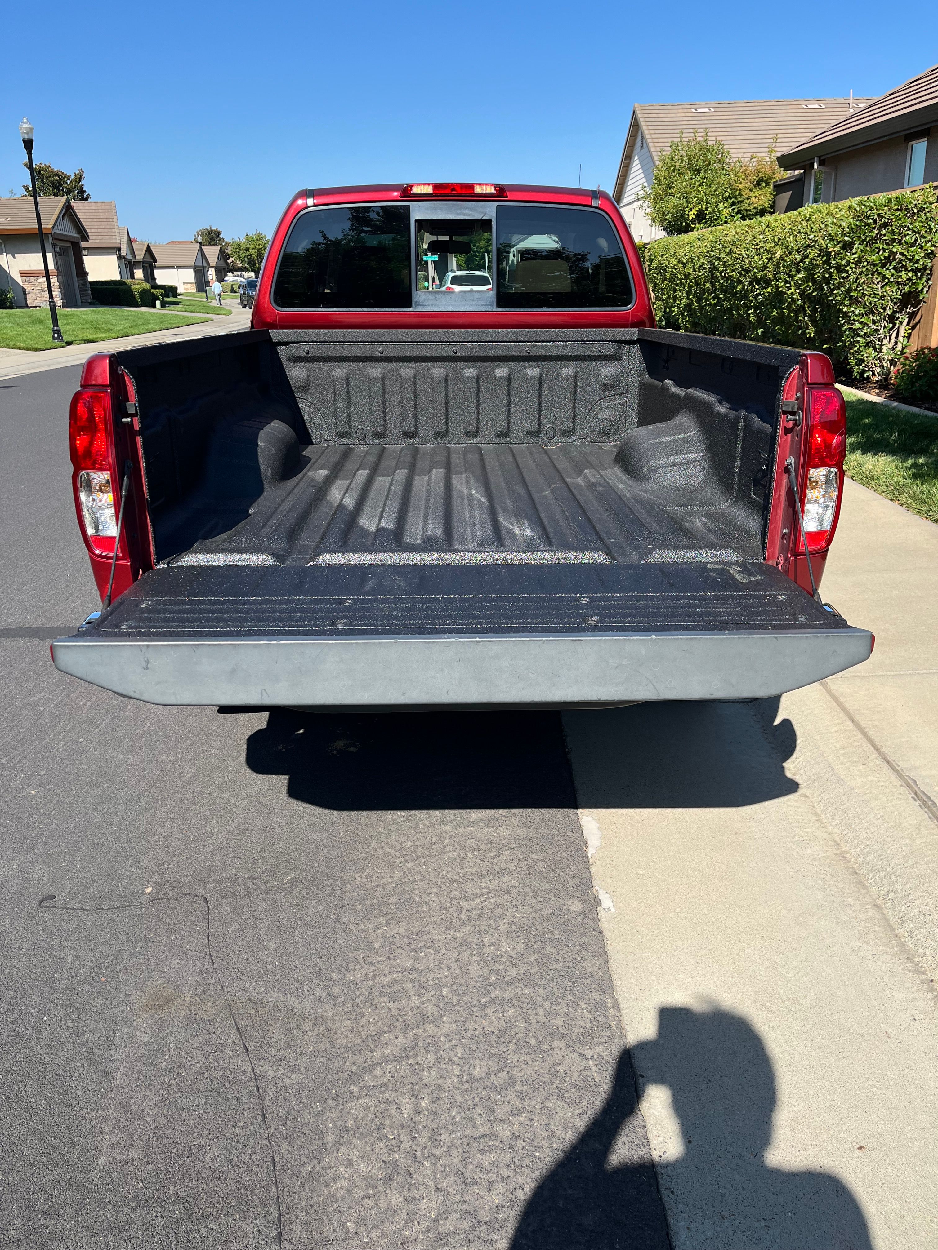 Used 2016 Nissan Frontier SV RWD image 2