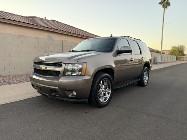 Used 2011 Chevrolet Tahoe LT w/ Luxury Package AWD/4WD image 2