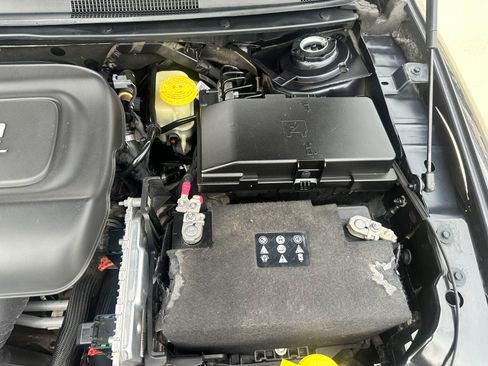 Used 2016 Chrysler 200 S w/ Navigation & Sound Group I image 4