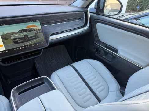 Used 2023 Rivian R1S Adventure AWD/4WD image 13