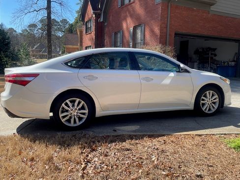 Used 2013 Toyota Avalon XLE image 6