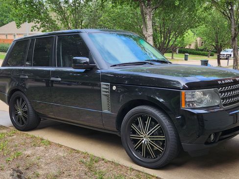 Used 2011 Land Rover Range Rover HSE image 12