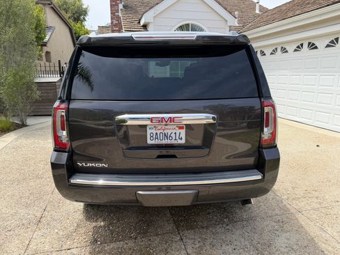 Used 2017 GMC Yukon Denali w/ Open Road Package AWD/4WD image 8