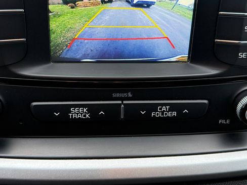 Used 2018 Kia Sorento L image 9