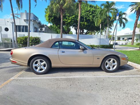Used 2000 Jaguar XK8 Convertible image 27
