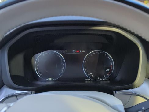 Used 2019 Volvo XC60 T5 Momentum w/ Multimedia Package image 11