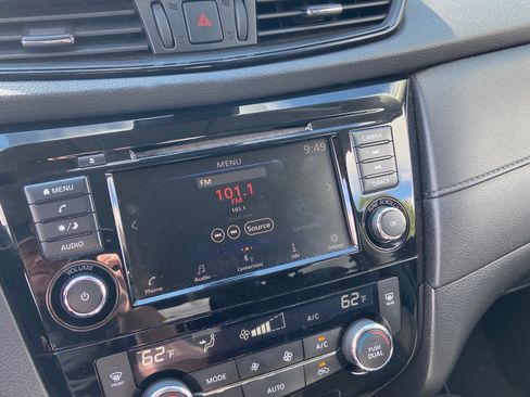 Used 2020 Nissan Rogue SV AWD/4WD image 14
