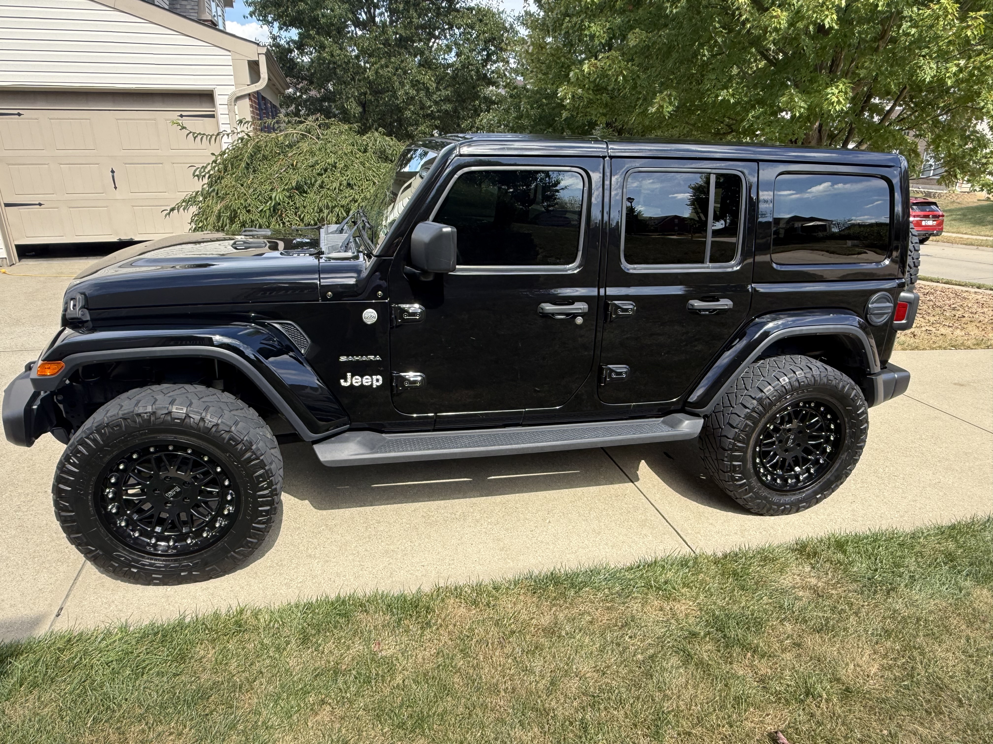 Used 2020 Jeep Wrangler Unlimited Sahara w/ Uconnect 4C Nav & Sound Group AWD/4WD image 1