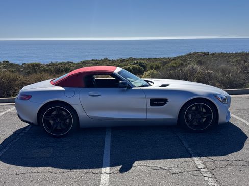 Used 2018 Mercedes-Benz AMG GT Roadster image 1