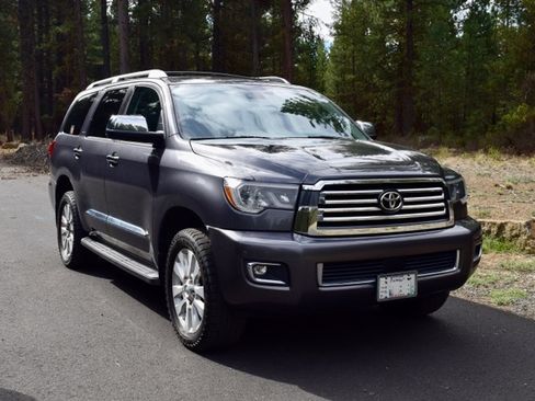 Used 2018 Toyota Sequoia Platinum image 9