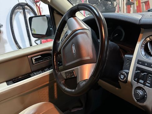 Used 2016 Ford Expedition Limited w/ Equipment Group 301A image 5