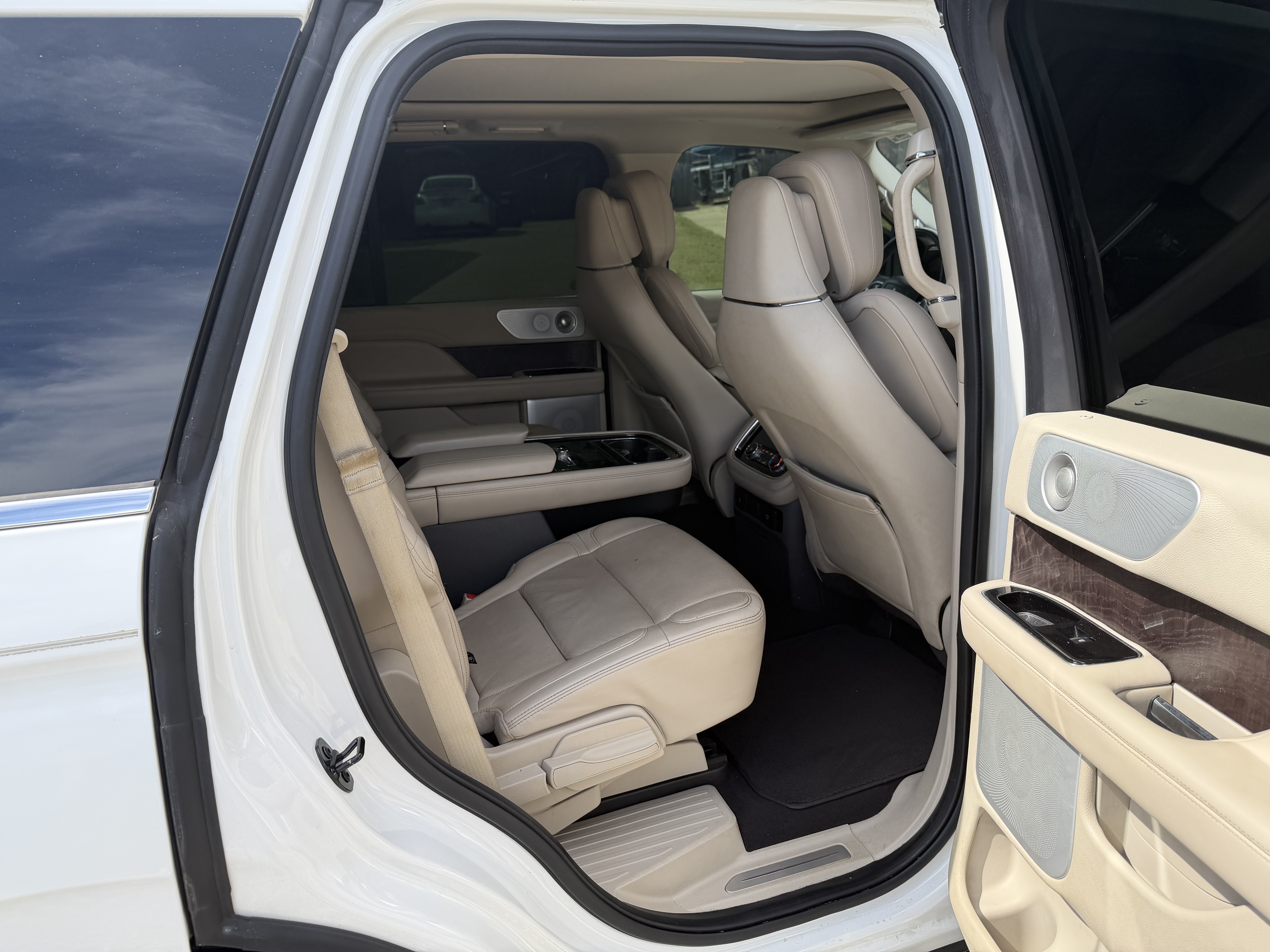 Used 2020 Lincoln Navigator Reserve w/ Luxury Package AWD/4WD image 1