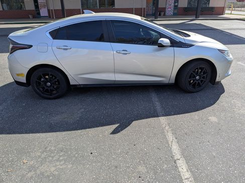 Used 2017 Chevrolet Volt LT image 1