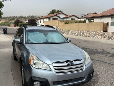 Used 2013 Subaru Outback 2.5i Limited w/ Moonroof Pkg AWD/4WD image 1