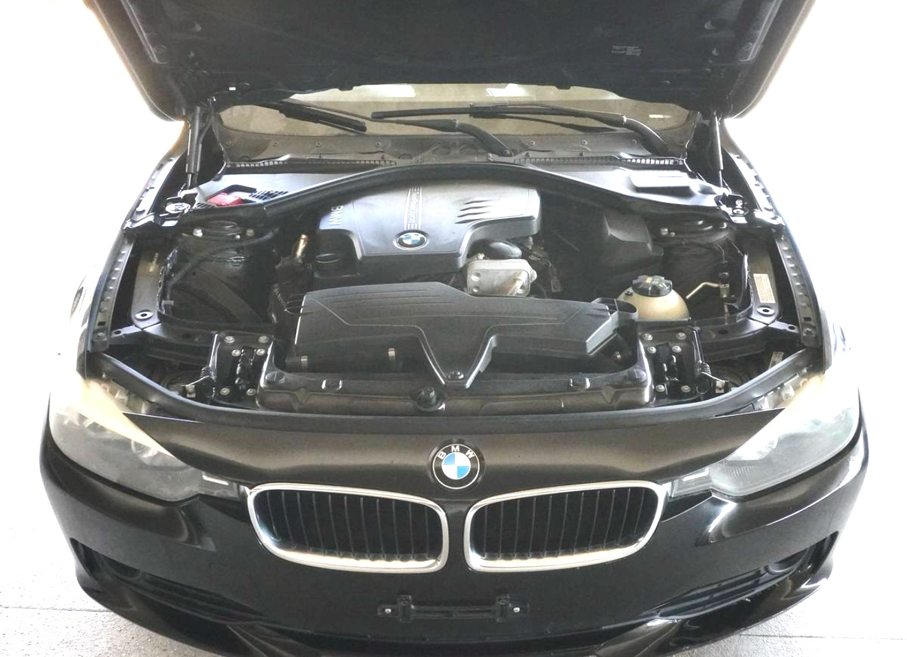 Used 2015 BMW 320i Sedan RWD image 14