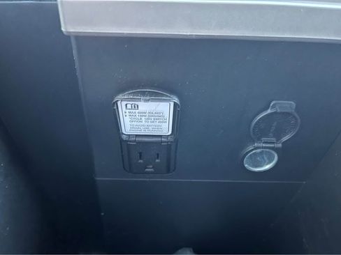 Used 2018 Nissan NV 2500 SV w/ Navigation Package image 19