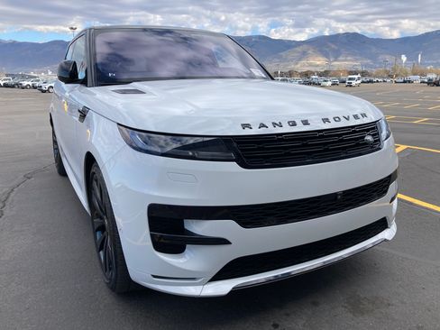Used 2023 Land Rover Range Rover Sport SE Dynamic image 5