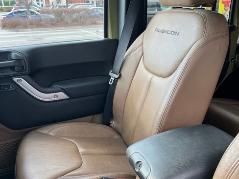 Used 2013 Jeep Wrangler Unlimited Rubicon w/ Connectivity Group image 20