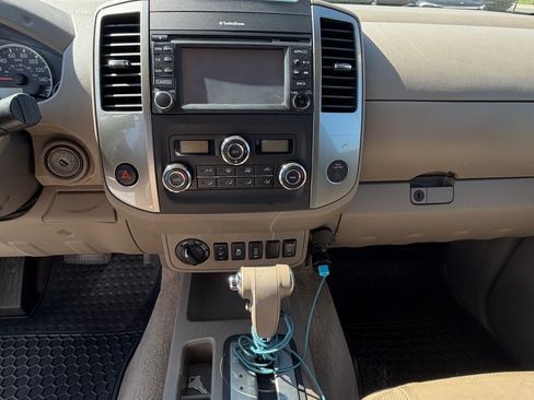 Used 2015 Nissan Frontier SL AWD/4WD image 11