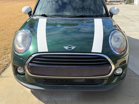 Used 2017 MINI Cooper 4-Door Hardtop image 5