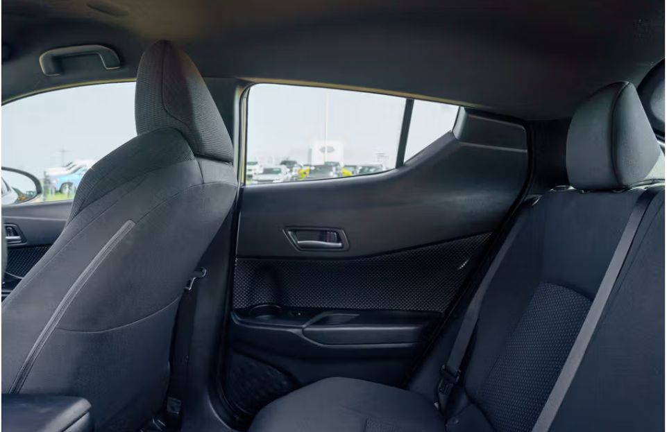 Used 2018 Toyota C-HR XLE FWD image 22