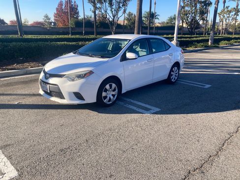 Used 2015 Toyota Corolla LE image 1